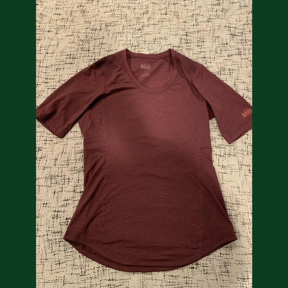 REI hiking short sleeve tee in burgundy, size small
